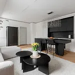 Luxury In Old Town And Parking *