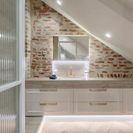 Lägenhet Luxury In Old Town And Parking