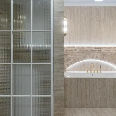 Luxury In Old Town And Parking