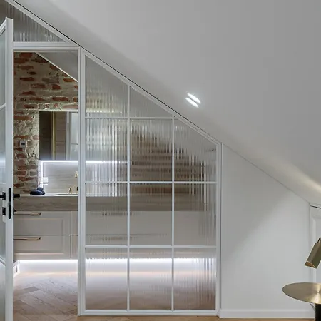 Luxury In Old Town And Parking