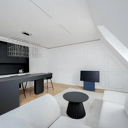 Luxury In Old Town And Parking *