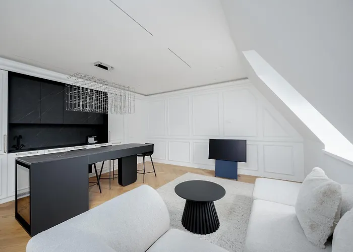 Luxury In Old Town And Parking *