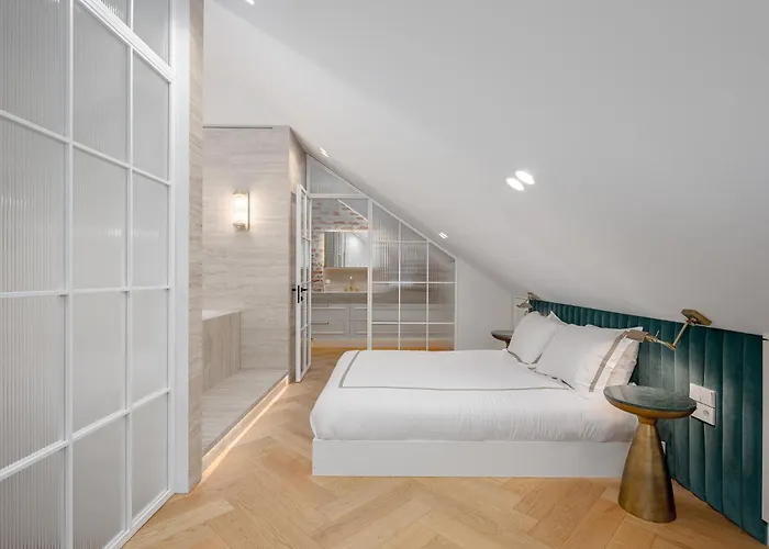 Luxury In Old Town And Parking