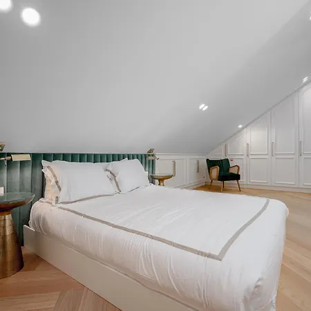 Luxury In Old Town And Parking